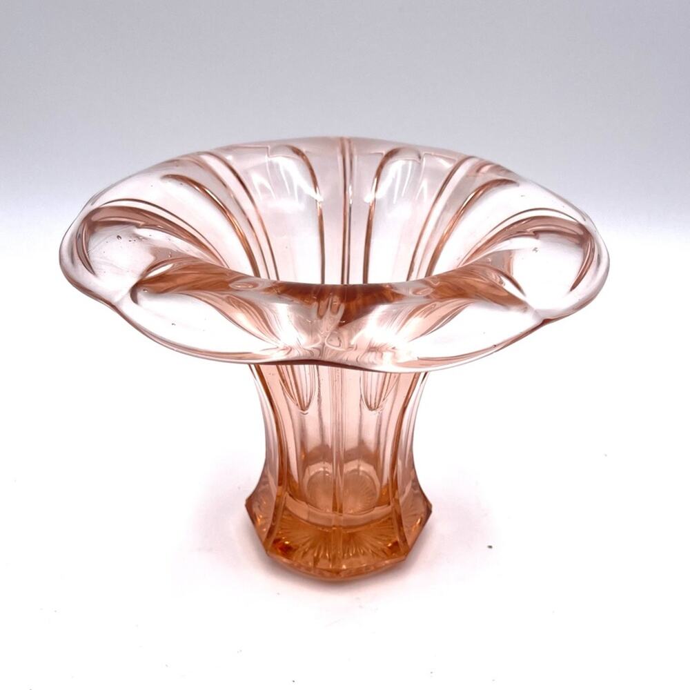 VINTAGE Glass Tulip shape flower vase peach pink